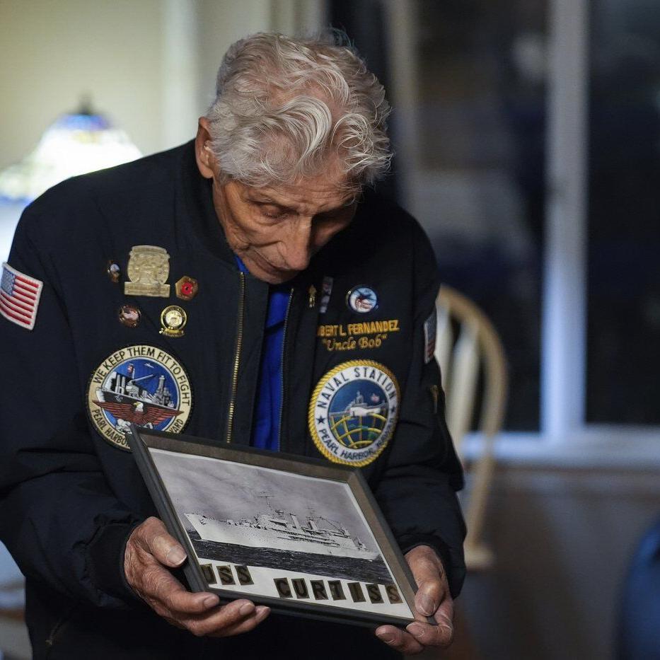 2 Pearl Harbor survivors, ages 104 and 102, return to Hawaii to honor those killed in 1941 attack
